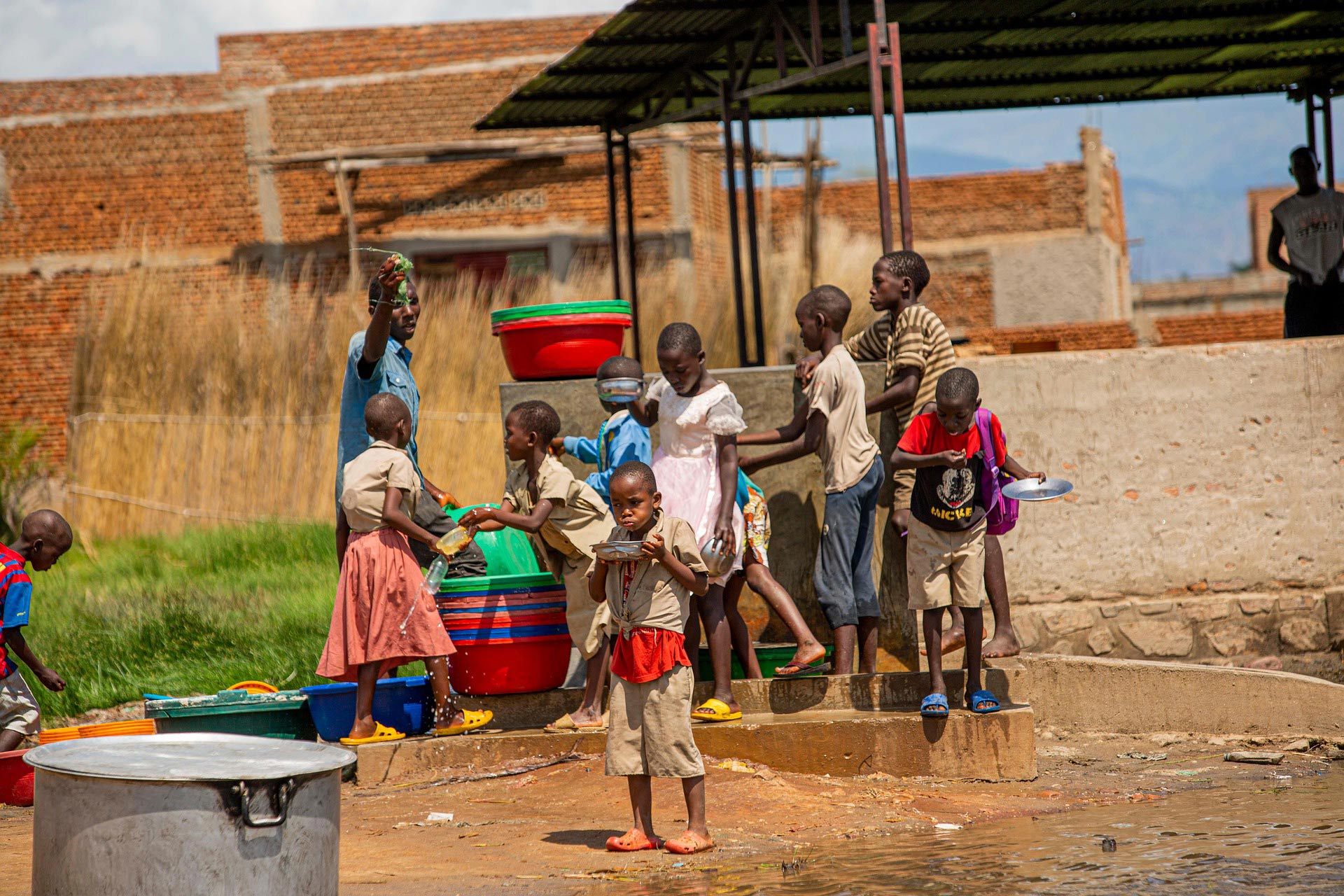 Offrons l’accès à l’eau potable aux communautés oubliées en soutenant l’initiative  pour les installations des forages durables en milieu rural.